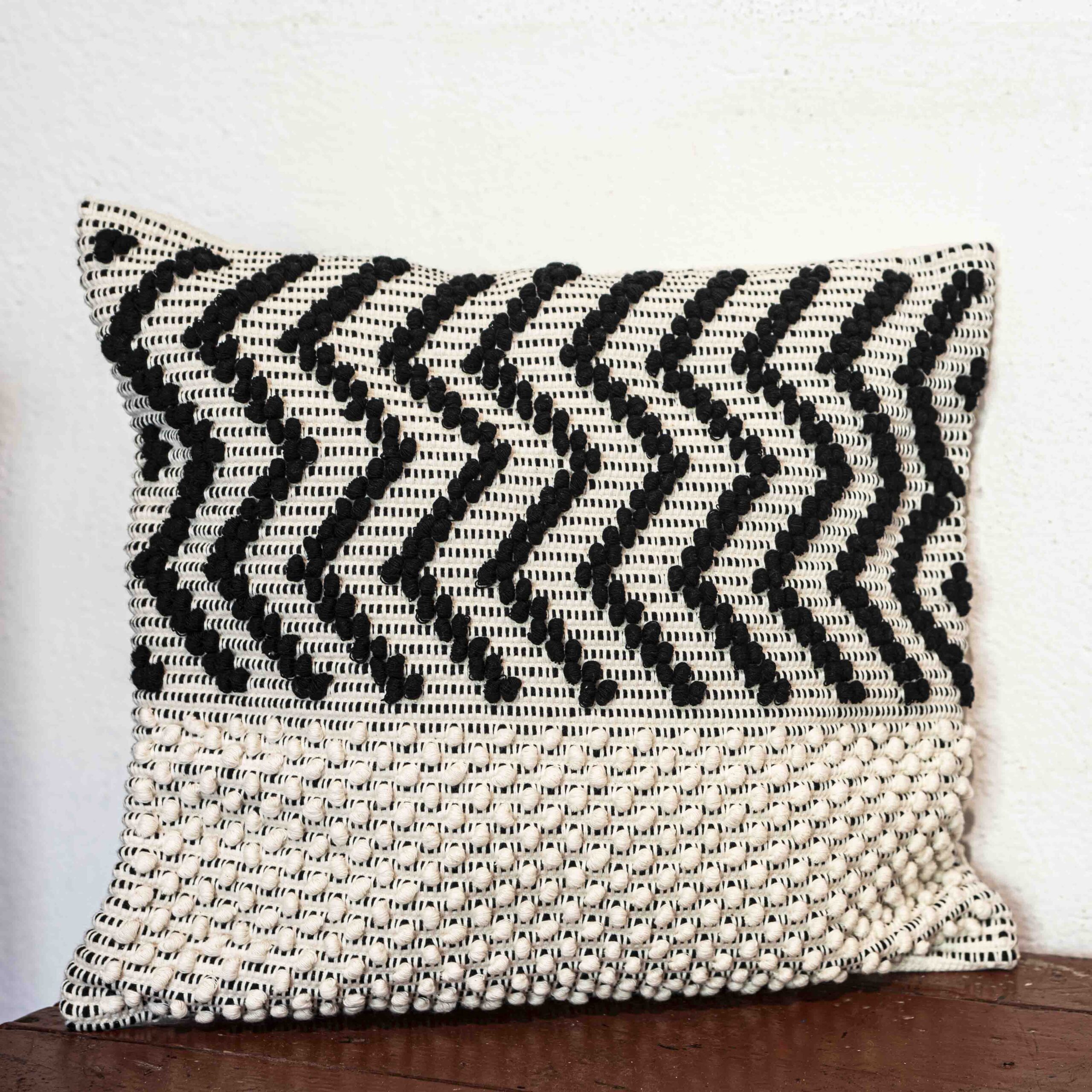 D750 Coussin Chevron – Image 1