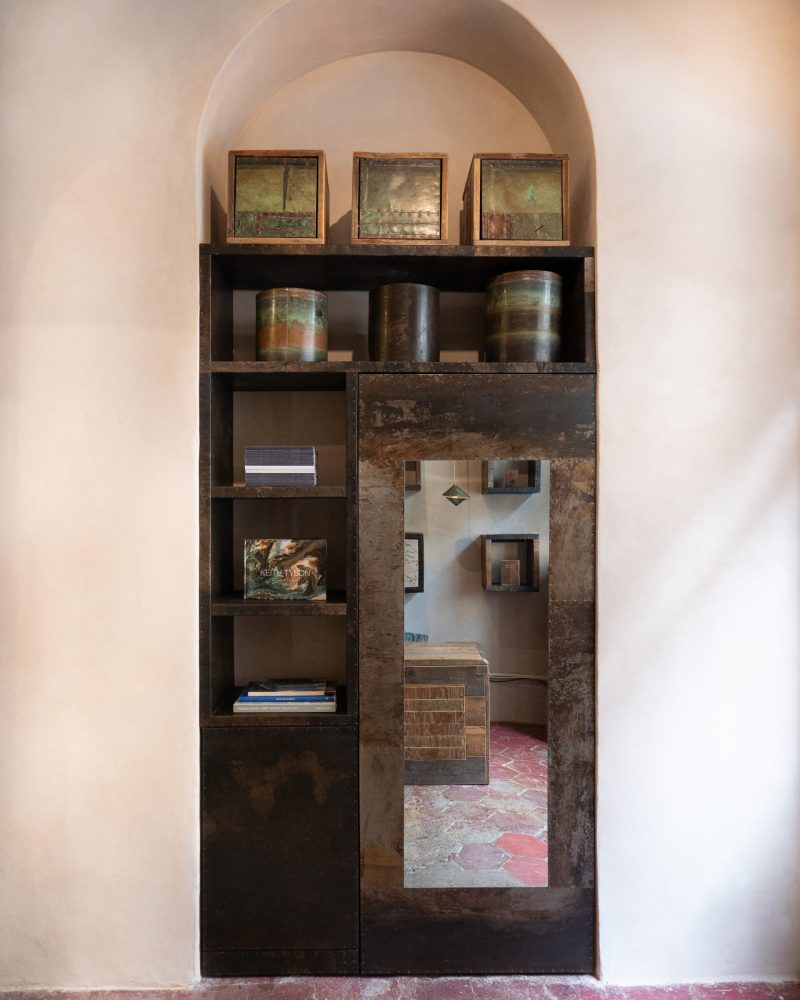 Libreria porta armadio showroom via Pastrengo 23_ph Pietro Algranti